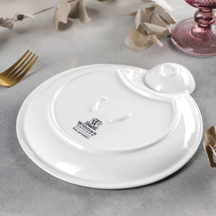 Блюдо фарфоровое круглое с соусником Wilmax Teona, d=20 см, цвет белый Блюдо фарфоровое круглое с соусником Wilmax Teona, d=20 см, цвет белый