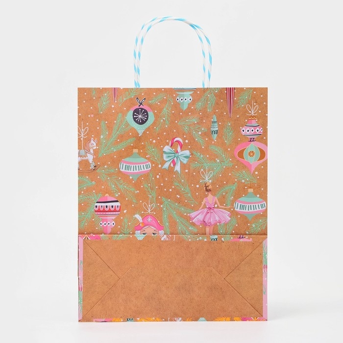 Новый год. Пакет бумажный подарочный новогодний крафт Новый год. Пакет бумажный подарочный новогодний крафт "Щелкунчик" 18 х 22,3 х 10 см.
