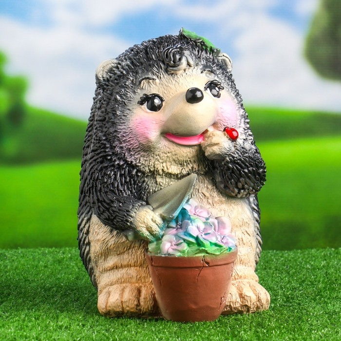 Садовая фигура  Садовая фигура "Ёжик с лопатой садовод" 17х17х26см