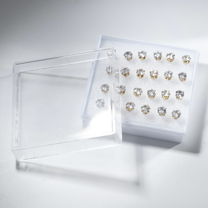 Пусеты в коробочке набор 12 пар «Гвоздики», цвет белый в золоте Пусеты в коробочке набор 12 пар «Гвоздики», цвет белый в золоте