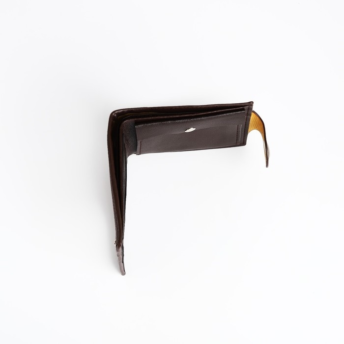 Портмоне мужское на магните, отдел для купюр, для карт, цвет коричневый Портмоне мужское на магните, отдел для купюр, для карт, цвет коричневый