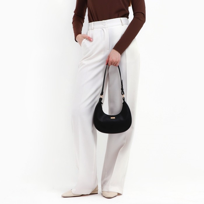 Сумка женская из искусственной кожи, 22х23х6 см, черный цвет Сумка женская из искусственной кожи, 22х23х6 см, черный цвет