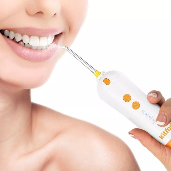 Ирригатор Kitfort КТ-2958-4, портативный, 200 мл, 4 режима, 3 насадки, от АКБ, белый Ирригатор Kitfort КТ-2958-4, портативный, 200 мл, 4 режима, 3 насадки, от АКБ, белый