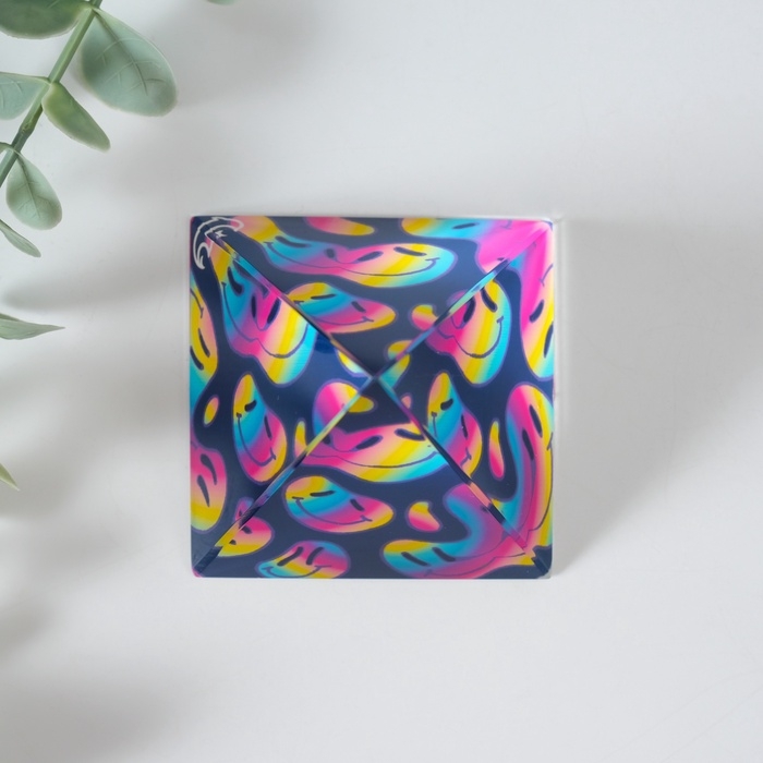 Сувенир стекло пирамида Сувенир стекло пирамида "Смайлы" 6х6х6 см