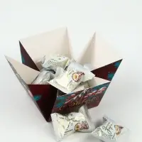 Подарочный набор «Сказочного года»: чай (50 г), конфеты (110 г), печенье брауни (120 г) Подарочный набор «Сказочного года»: чай (50 г), конфеты (110 г), печенье брауни (120 г)