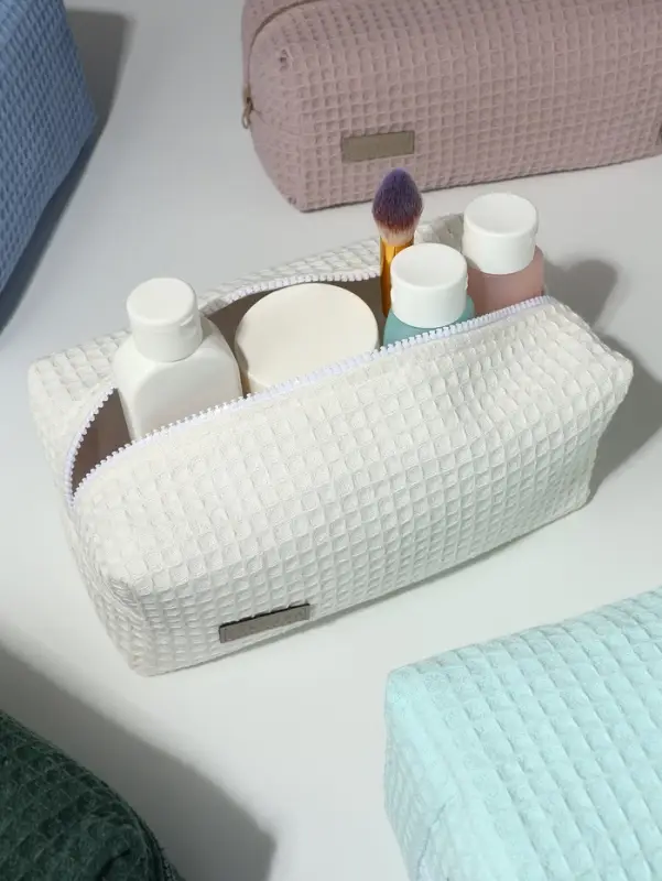 Косметичка женская на молнии TEXTURA, объёмная, большая, мягкая, белая