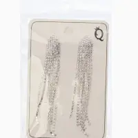 Серьги клипсы для ушей висячие со стразами QF &laquo;Вечеринка&raquo;, белые в серебре