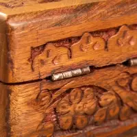 Шкатулка резная 10х10х6 см, дерево шишам