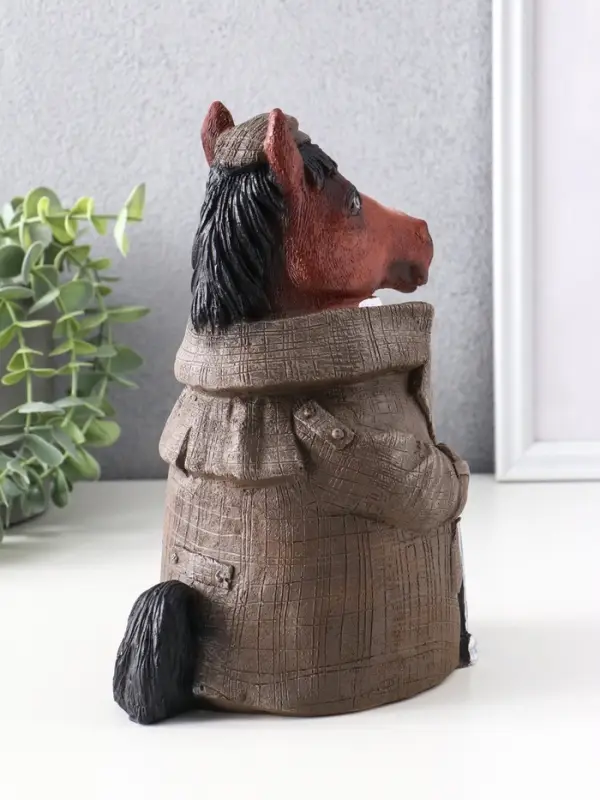 Фигурка (гипс) Конь в пальто  Высота 24 см, ширина 12,5 см, длина 16,5 см, капучино