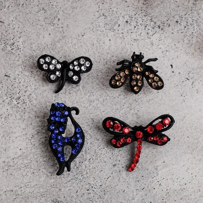 Брошь «Насекомые и кошки», цвет МИКС в чёрном металле (неделимая фасовка 12 шт., цена за шт.) Брошь «Насекомые и кошки», цвет МИКС в чёрном металле (неделимая фасовка 12 шт., цена за шт.)