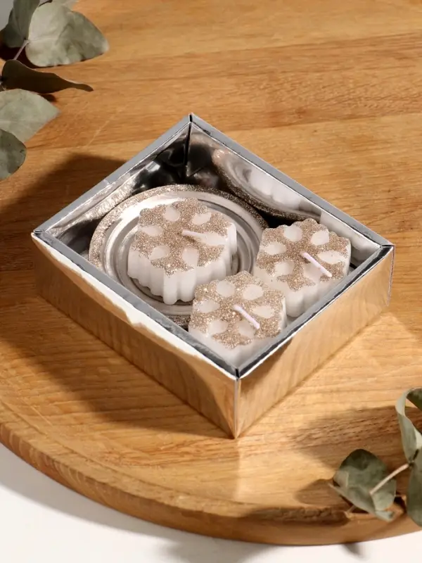 Набор свечей  Набор свечей "Снежинки и подсвечник" 3 шт 12х10х4 см