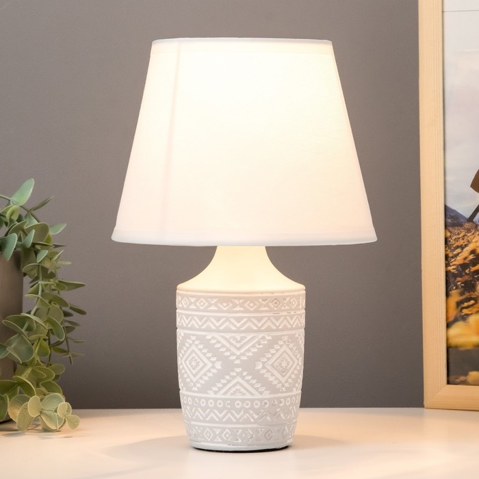 Настольная лампа 16529/1WT E14 40Вт белый 17,5х17,5х26,5 см Настольная лампа 16529/1WT E14 40Вт белый 17,5х17,5х26,5 см