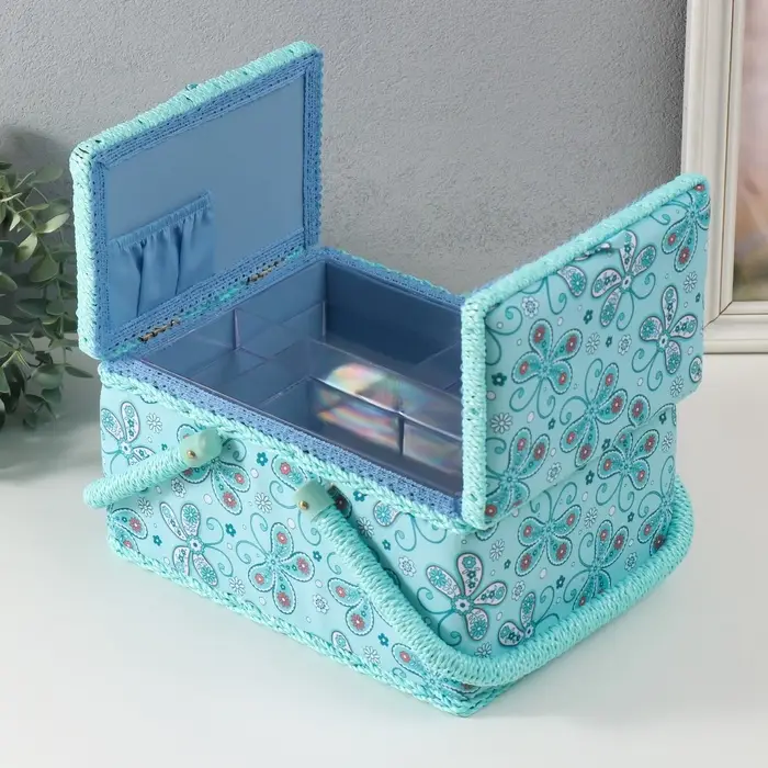 Шкатулка для рукоделия и шитья &laquo;Бабочки и цветочки на голубом&raquo;, хранение ниток, иголок, мелочи, 19&times;26&times;14.5 см