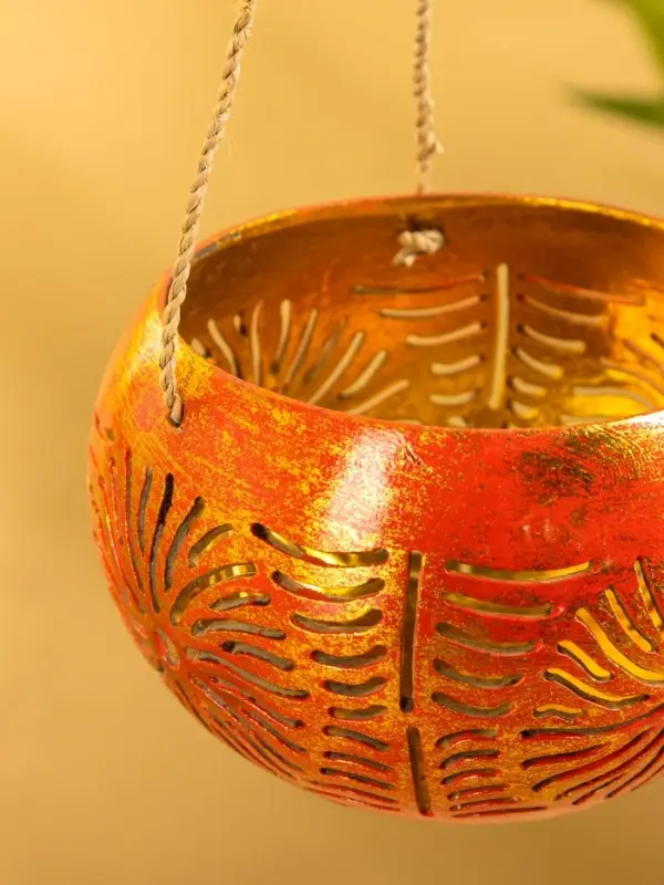 Подсвечник подвесной из кокоса, 11-14 см, красно-золотой Подсвечник подвесной из кокоса, 11-14 см, красно-золотой
