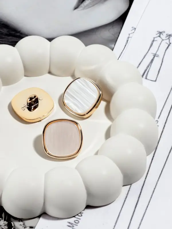 Набор пластиковых пуговиц на ножке, d=23 мм, 5 шт., цвет белый