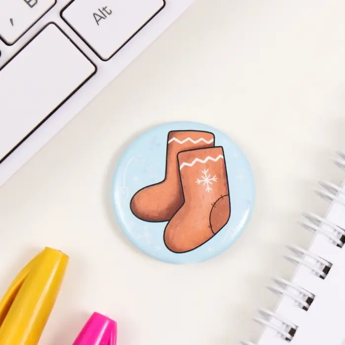 Значок закатной d=35 мм Значок закатной d=35 мм "Валенки" 6,5х6,5 см