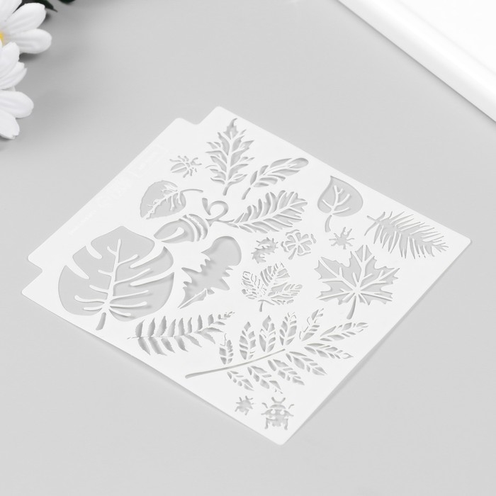 Трафарет пластик Трафарет пластик "Листья" 13х13 см