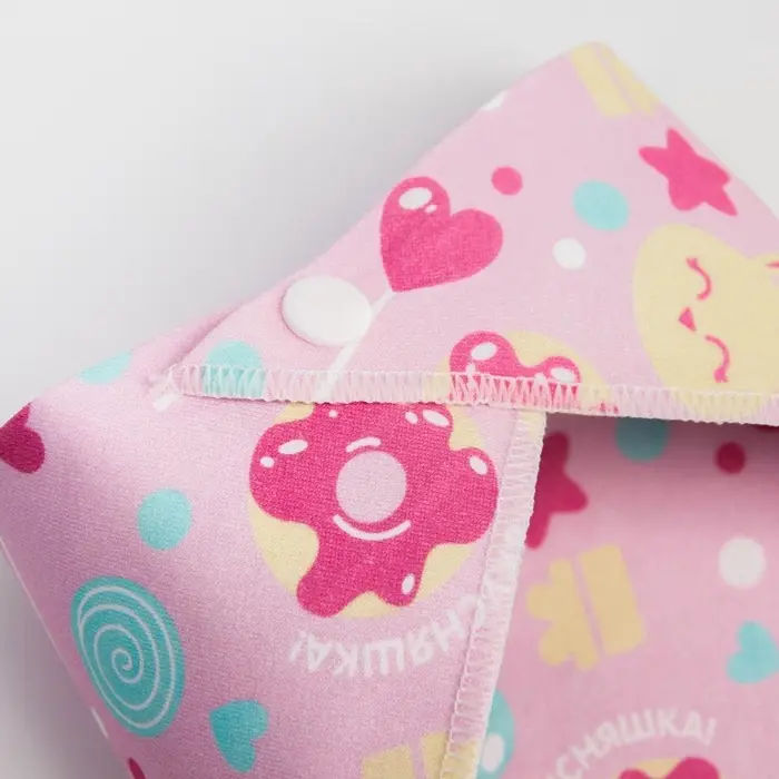 Нагрудник-бандана/слюнявчик для кормления M&B &laquo;Крутышка&raquo; непромокаемый с прорезывателем, на кнопке МИКС