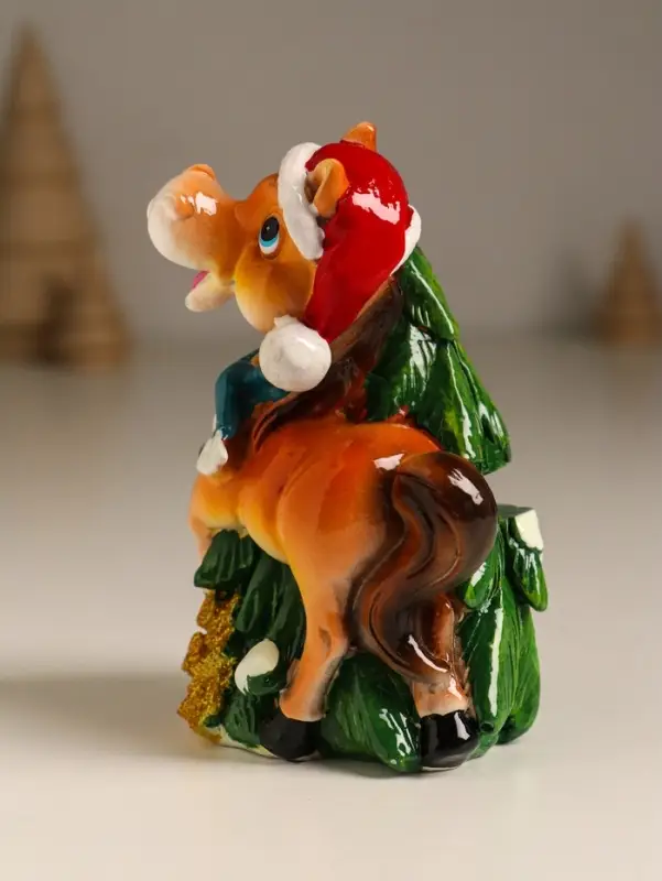 Копилка полистоун Копилка полистоун "Коняшка у ёлки в колпаке и шарфике" 8х6х10,5 см