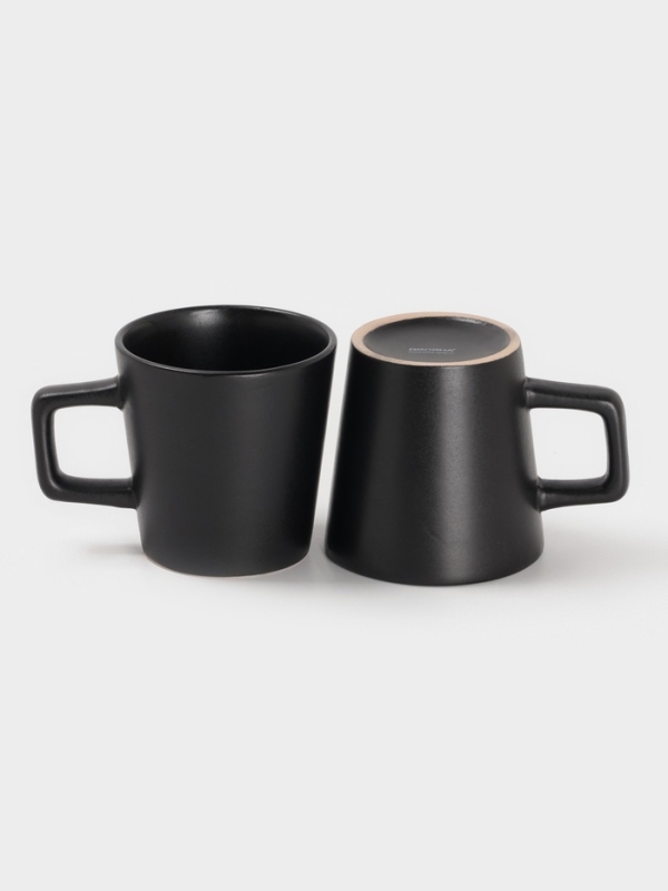 Набор посуды Доляна «Гранит», 24 предмета: тарелки 12 шт. d=20/26 см, кружки 6 шт. 340 мл, салатники 6 шт. 800 мл, керамика, чёрный Набор посуды Доляна «Гранит», 24 предмета: тарелки 12 шт. d=20/26 см, кружки 6 шт. 340 мл, салатники 6 шт. 800 мл, керамика, чёрный