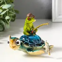 Фигурка полистоун лак &laquo;Лягуха рыбачит, сидя на черепахе&raquo;, 12.5&times;11.5&times;9.7 см