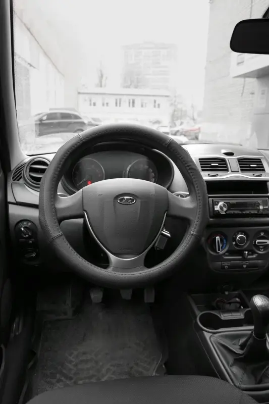 Оплетка на руль (нат. кожа) AVS GL-930M-B (размер M, черный) - Серия "Classic"