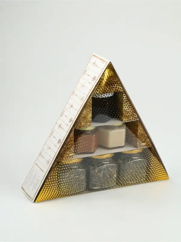 Подарочный набор новогодний &laquo;С Новым Годом&raquo; варенье с шишками, крем-мед 2 шт, чай в банке 3 шт   108