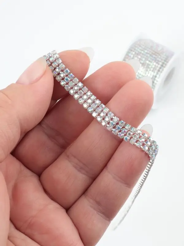 Цепь со стразами, с голографией, 3 ряда, металл, стекло, 6 мм, 4.5&plusmn;0.2 м, цвет серебряный