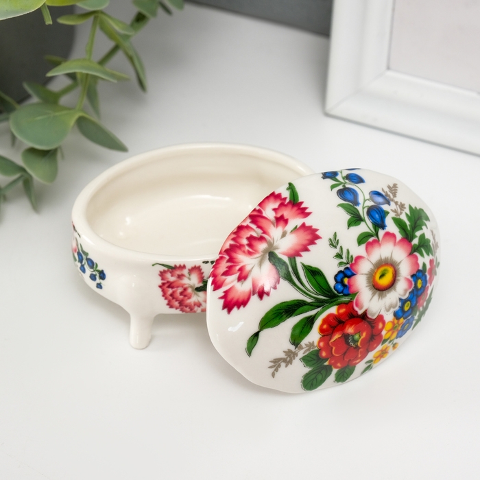 Шкатулка керамика на ножках Шкатулка керамика на ножках "Гвоздики" 6,1х7,7х4,8 см