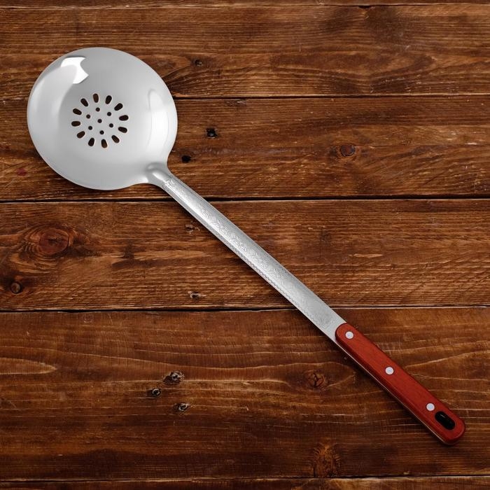 Шумовка для казана узбекская 48см, диаметр 14см, с деревянной ручкой Шумовка для казана узбекская 48см, диаметр 14см, с деревянной ручкой