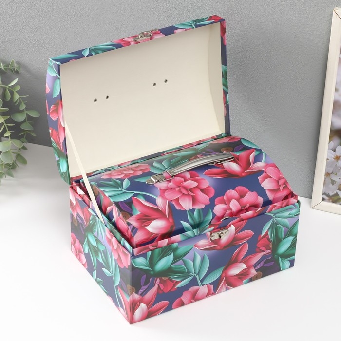 Шкатулка картон сундучок Шкатулка картон сундучок "Волшебные цветы" набор 3 шт 26х18х16,5 24х16х14,5 22х14х12,7 см