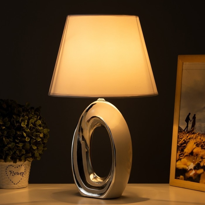 Настольная лампа Настольная лампа "Кэтрин" Е14 40Вт бело-серебристый 25х25х40 см RISALUX