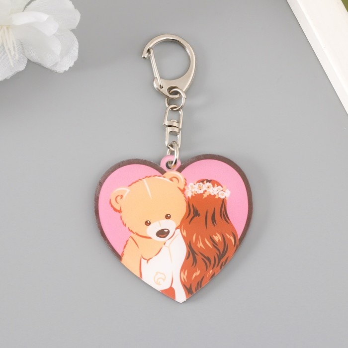 Брелок акрил "Девочка в венке с большим медвежонком в руках" 5,2х4,9 см