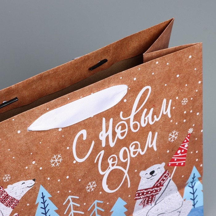 Пакет подарочный новогодний крафтовый горизонтальный «Белые медведи», ML 27 х 23 х 11,5 см, Новый год