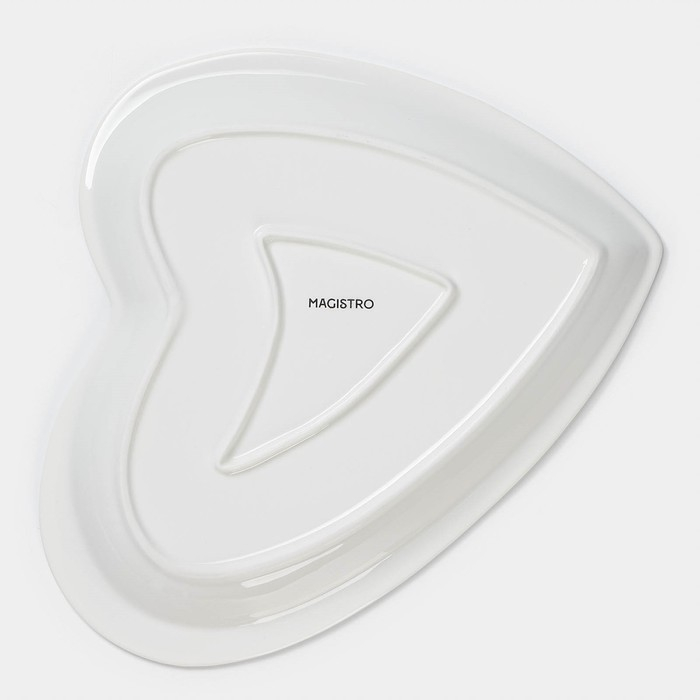 Блюдо фарфоровое Magistro «Сердце Бланш», 24×27×3 см, цвет белый Блюдо фарфоровое Magistro «Сердце Бланш», 24×27×3 см, цвет белый