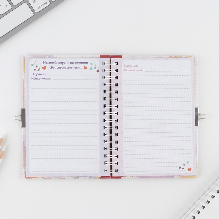 Анкета на замочке, в твердой обложке А6, 40 листов «Мои школьные друзья» Анкета на замочке, в твердой обложке А6, 40 листов «Мои школьные друзья»