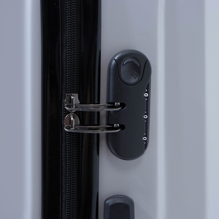 Чемодан большой 84 л (L), отдел на молнии, кодовый замок, цвет серебристый Чемодан большой 84 л (L), отдел на молнии, кодовый замок, цвет серебристый