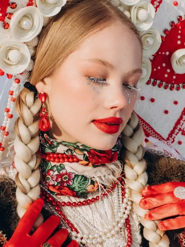 Серьги висячие со стразами &laquo;Вечеринка&raquo;, цветок из капель, красно-белые в золоте, 6.3 см