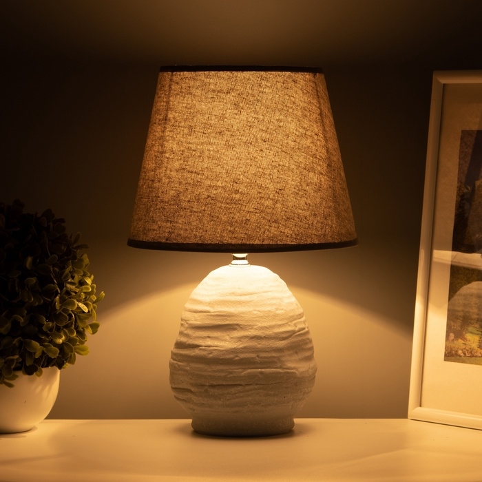 Настольная лампа с абажуром RISALUX «Аризона», 1×40 Вт, Е27, серый, 20×20×32 см Настольная лампа с абажуром RISALUX «Аризона», 1×40 Вт, Е27, серый, 20×20×32 см