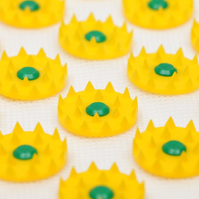 Аппликатор Аппликатор "Кузнецова", 144 колючки, спанбонд, 26 х 56 см, жёлтый.