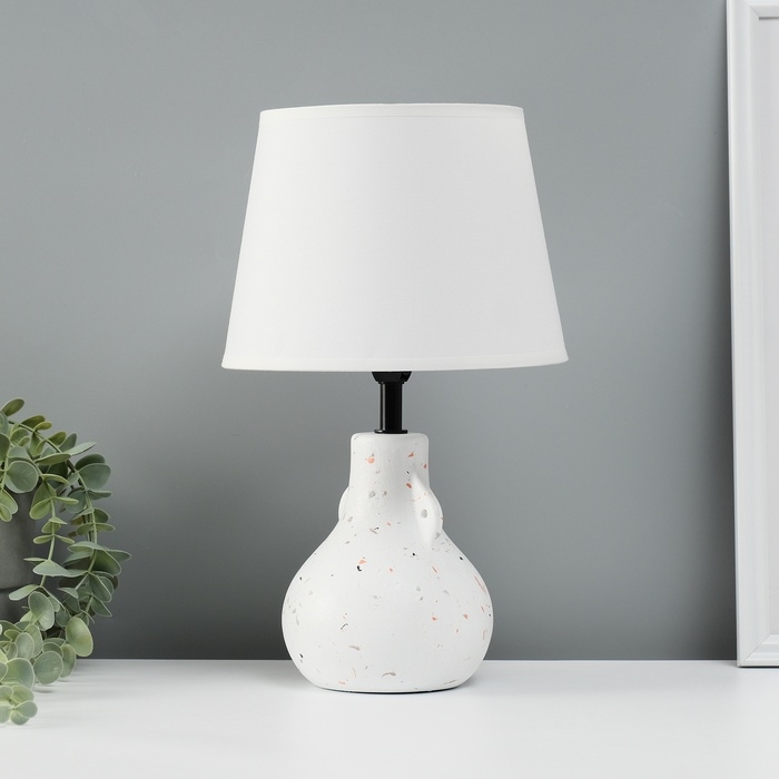 Лампа настольная Лампа настольная "Каламбур" 1х40Вт Е14 белый 20х20х32см