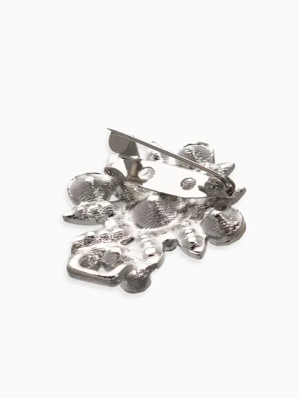 Зажим для кардигана Зажим для кардигана "Ажур", гербер, цвет белый в серебре