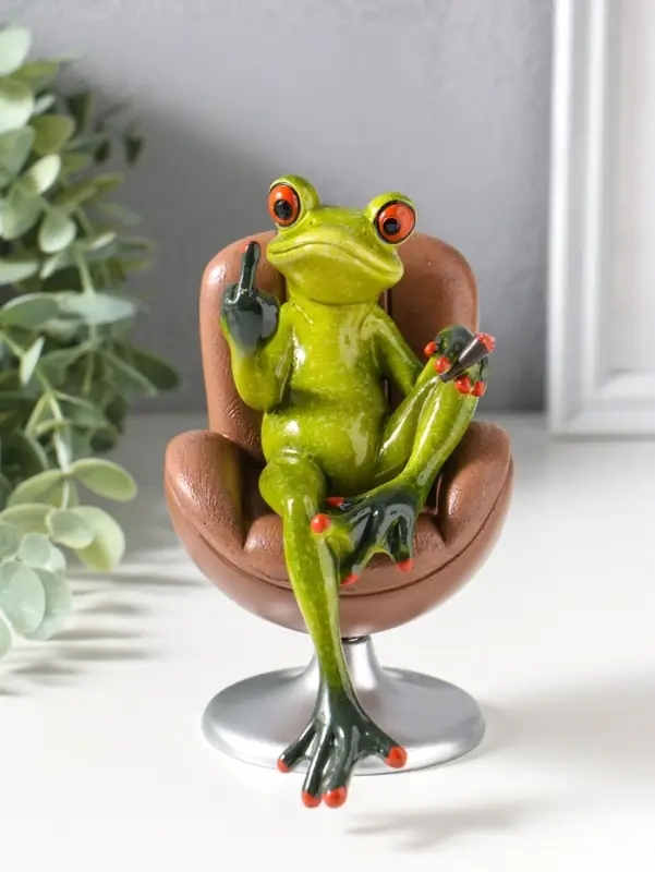 Сувенир полистоун лак "Лягуха показывает средний палец, в кресле" крутится 13х8,7х14 см