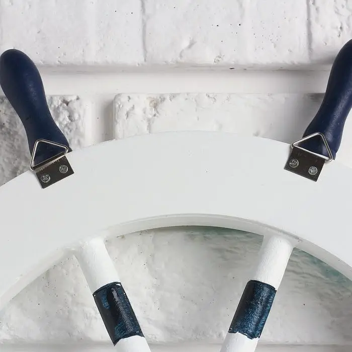 Вешалка настенная &laquo;Штурвал&raquo;, крючки декоративные, 3 крючка на панно, бело-синяя, 45&times;28&times;5 см