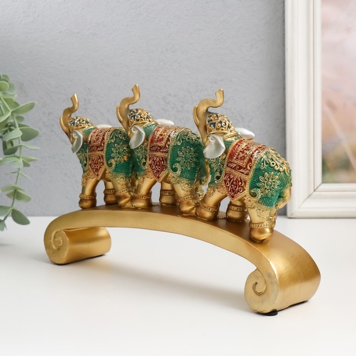 Сувенир полистоун Сувенир полистоун "Три слона на дуге - попона с красно-зелёная" 24х5х15 см