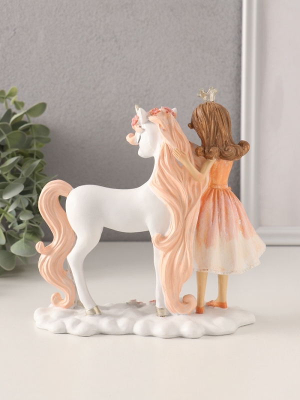 Сувенир полистоун  Сувенир полистоун "Девочка-принцесса с единорогом" персиково-розовый 17х7х17 см