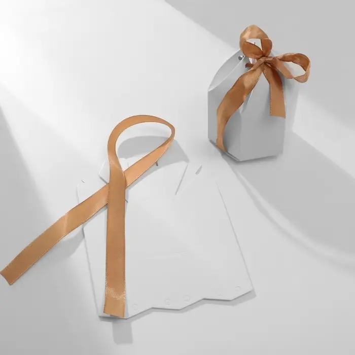 Коробочка подарочная складная «Купол» 4×4×5.5, бело-золотой