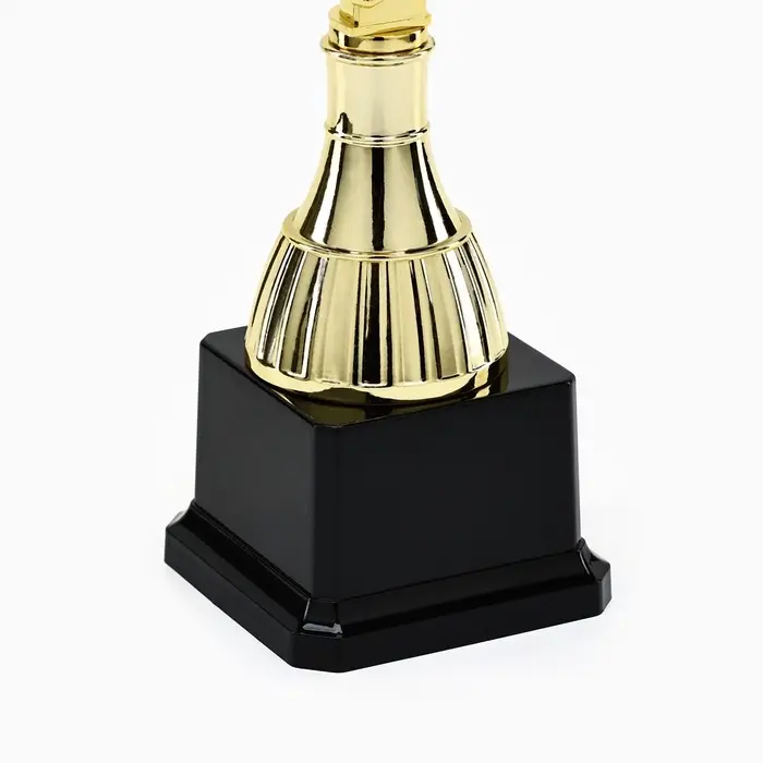 Кубок 175, наградная фигура, золото, подставка пластик, 26.2&times;9.5&times;7.7 см