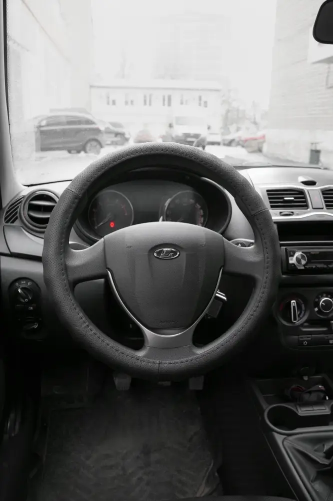 Оплетка на руль D-образная (нат. кожа) AVS DS-296M-B (размер M, черный) - Серия "Classic"