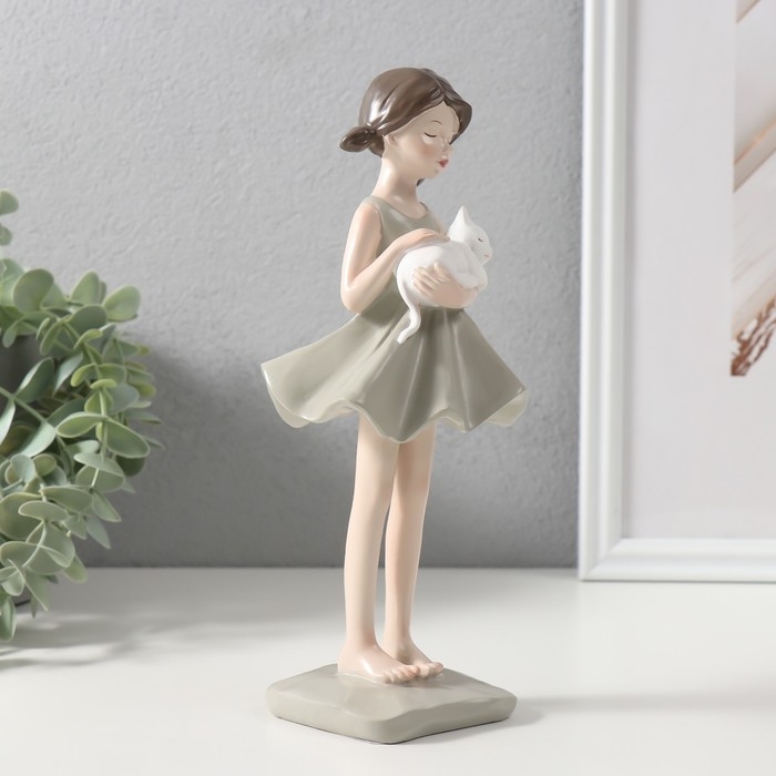 Сувенир полистоун Сувенир полистоун "Девочка в платье с кошкой на руках" 9,9х8,7х23,1 см